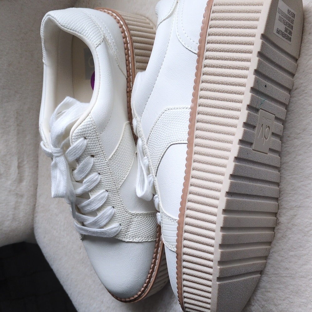 8 1/2 Dolce Vita Platform shoes